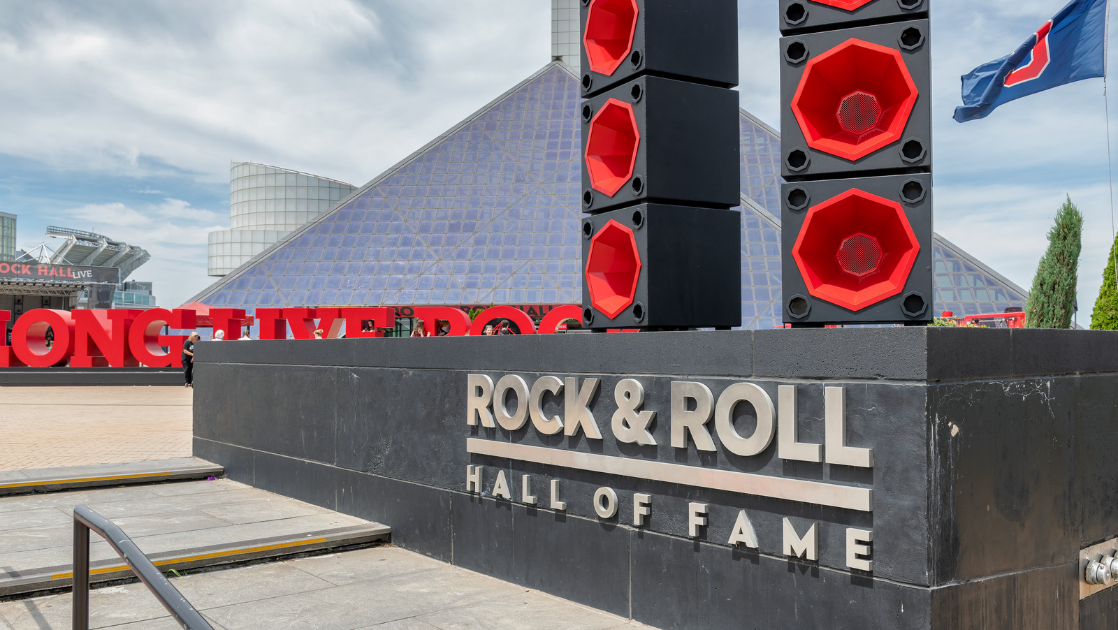 Who Founded The Rock Roll Hall Of Fame