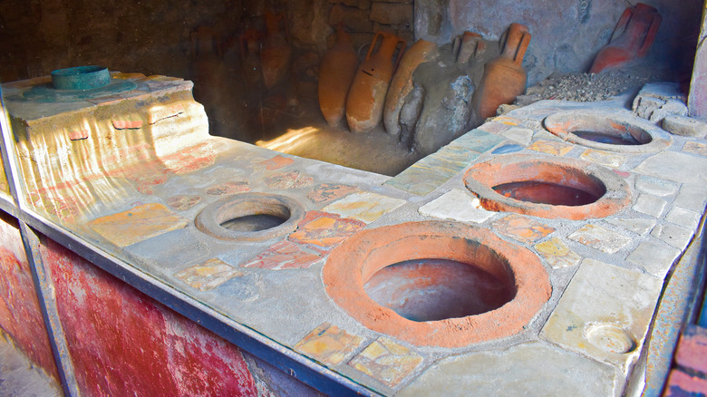 thermopolium snack bar in pompeii