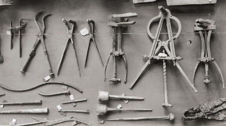 roman surgical tools found at pompeii