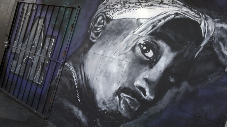 Tupac shakur graffiti 