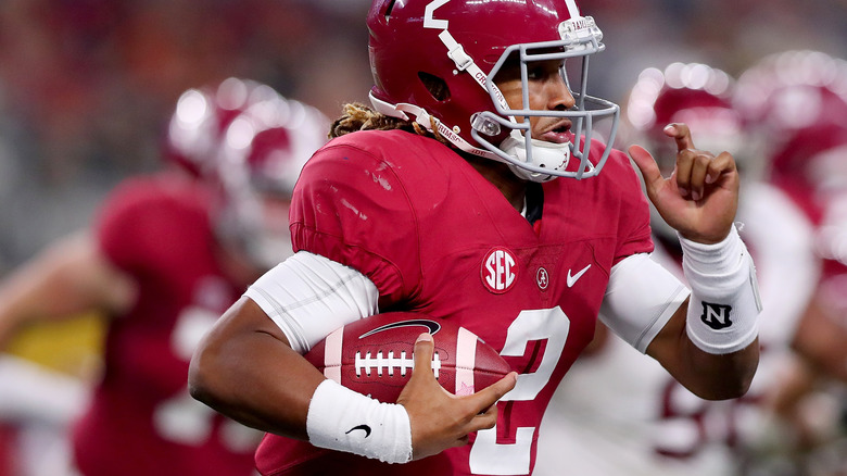 Jalen Hurts runs the ball for The University of Alabama