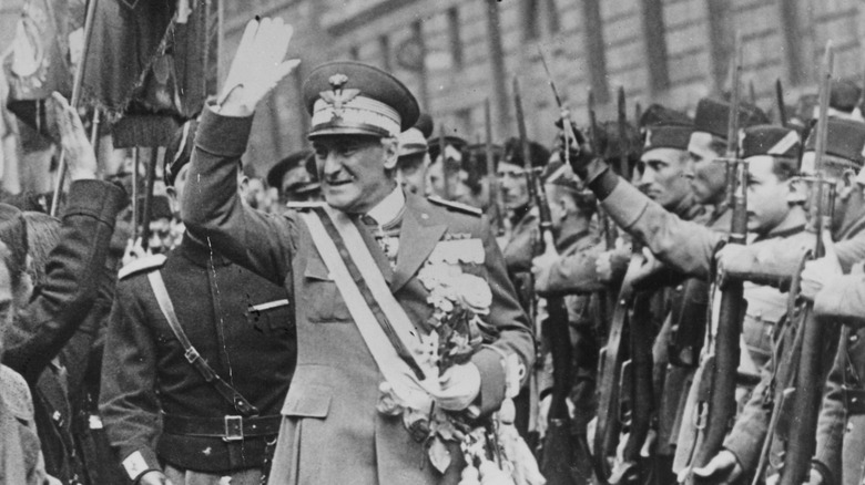 Rodolfo Graziani waving to soldiers