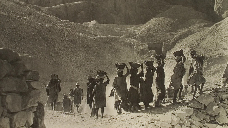 Egyptian laborers carry rocks from tomb