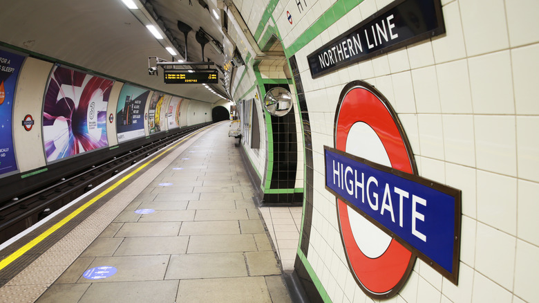 highgate tube station platform