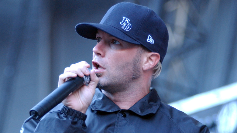 Limp Bizkit's Fred Durst wearing a cap and singing at the Summer Sanitarium in 2003