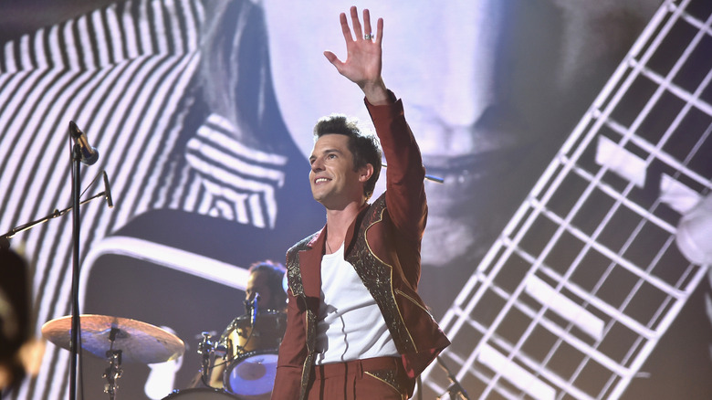 The Killers' Brandon Flowers waving to the crowd in Ohio