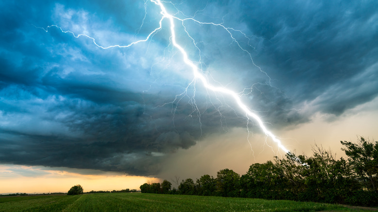 lightning bolt dusk sky