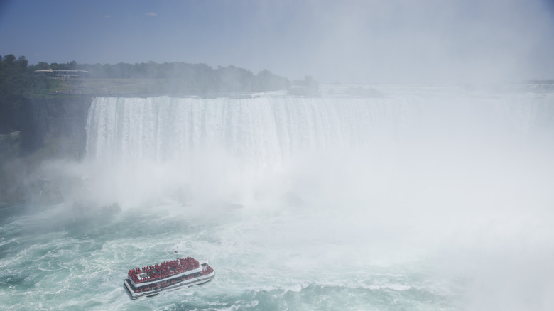 niagara falls boat in foreground