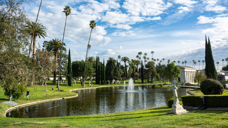 Hollywood forever cemetery lake