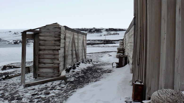 Antarctic wooden structures 