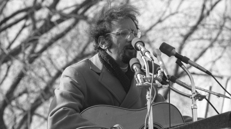 Peter Yarrow plays guitar