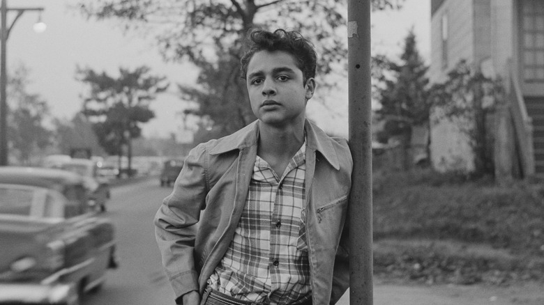 Sal Mineo leaning against a road sign