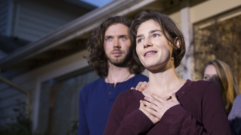 Amanda Knox speaking to the press outside her home in 2015