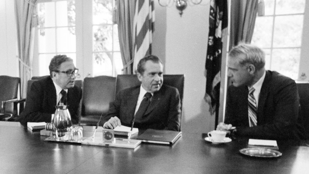 Richard Nixon meets with his cabinet