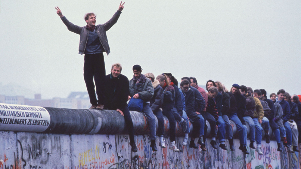 Germans atop the Wall, 1989
