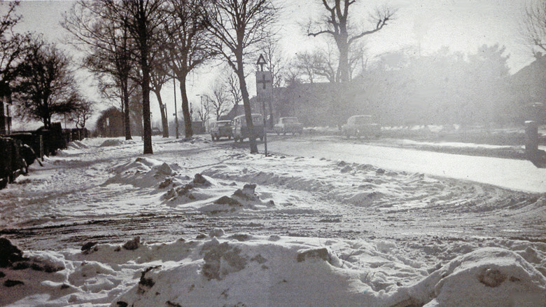 snow on a UK street during The Big Freeze 1963