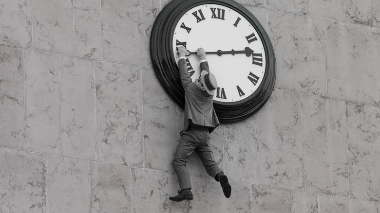 Recreation of Harold Lloyd clock stunt