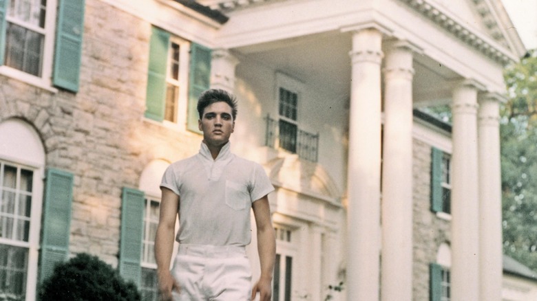 elvis at graceland