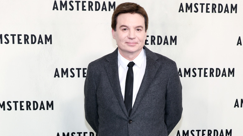 Mike Myers suit smiling at event