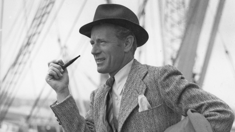 Leslie Howard suit hat outdoors pipe