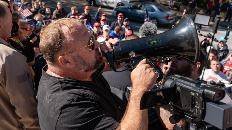 Alex Jones talking to crowd