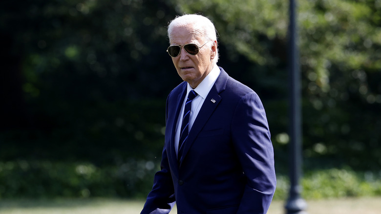 joe biden walking sunglasses