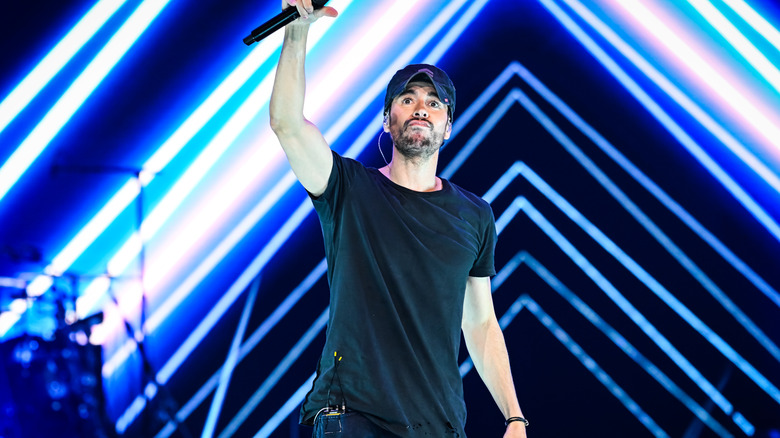 Enrique Iglesias on stage