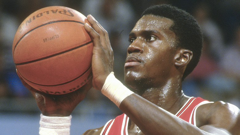 Orlando Woolridge shooting free throw