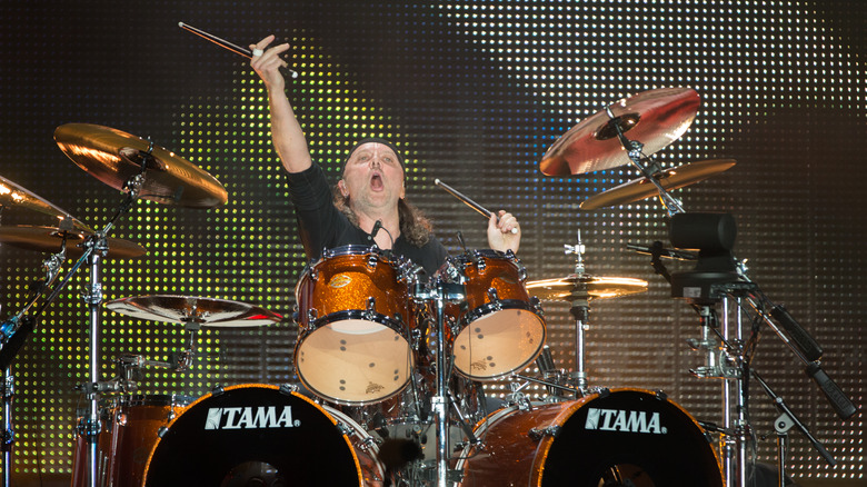 Lars Ulrich holding drumstick up