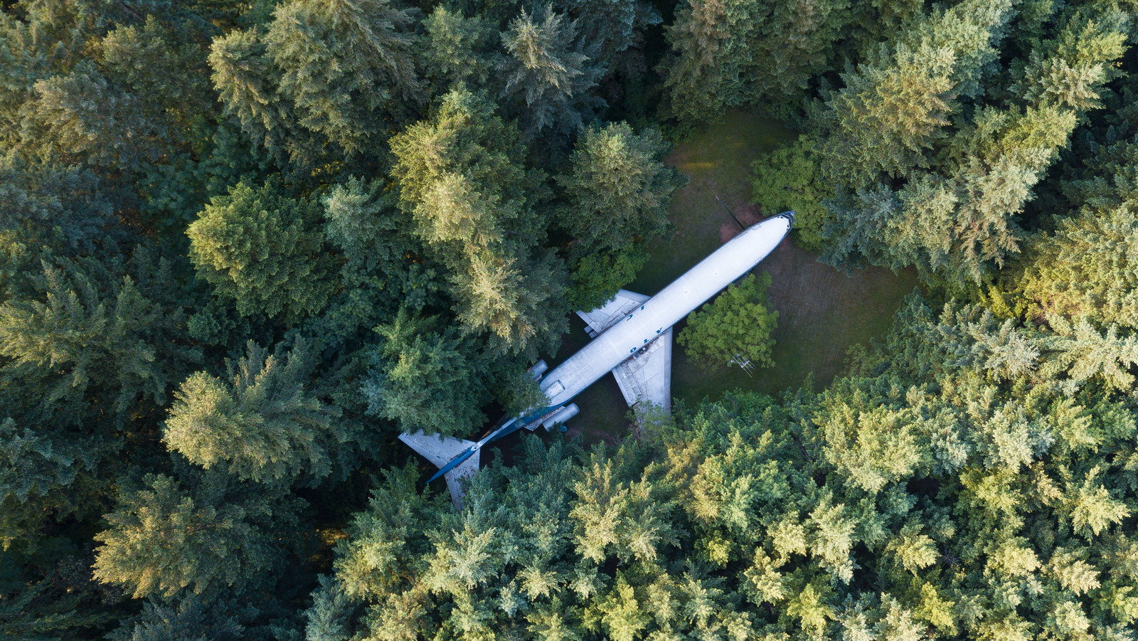 an-oregon-man-calls-a-boeing-727-plane-home