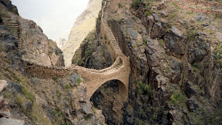 shaharah bridge in yemen