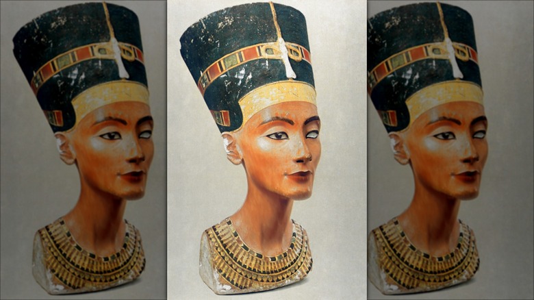 Bust of Nefertiti mirror image