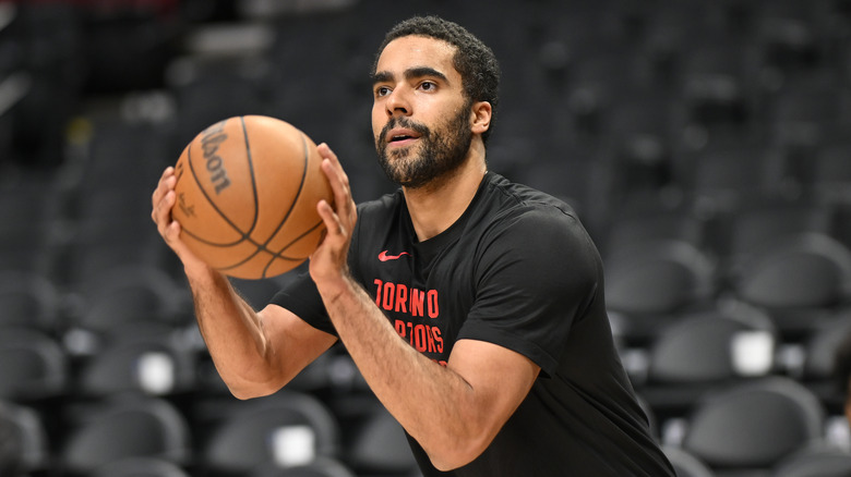 Jontay Porter taking a shot during warmups