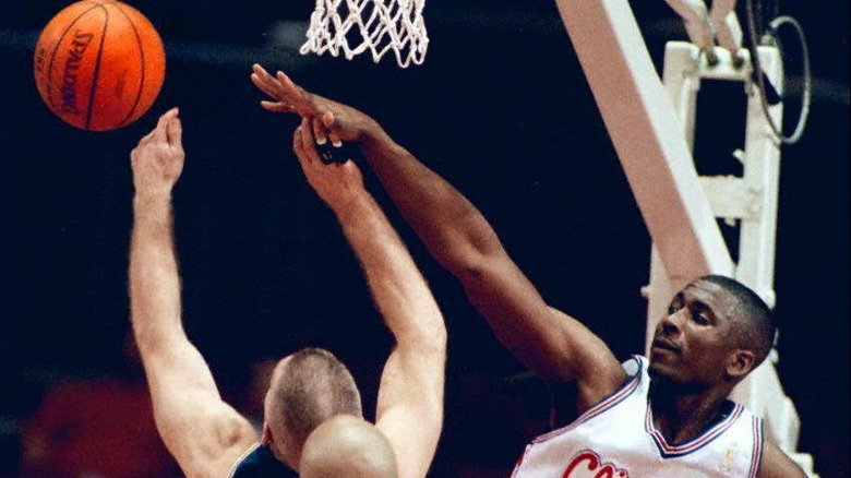 Lorenzen Wright plays for clippers