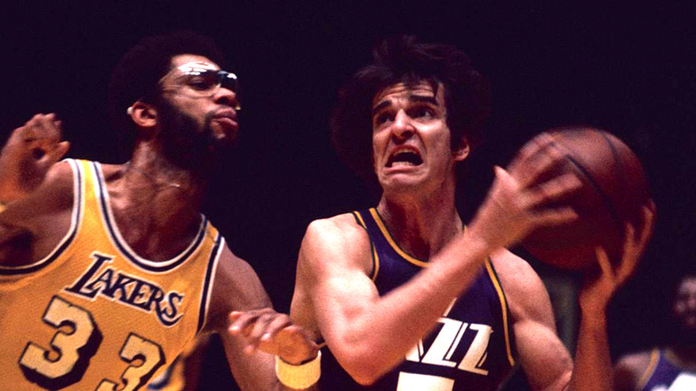 Pete Maravich playing basketball