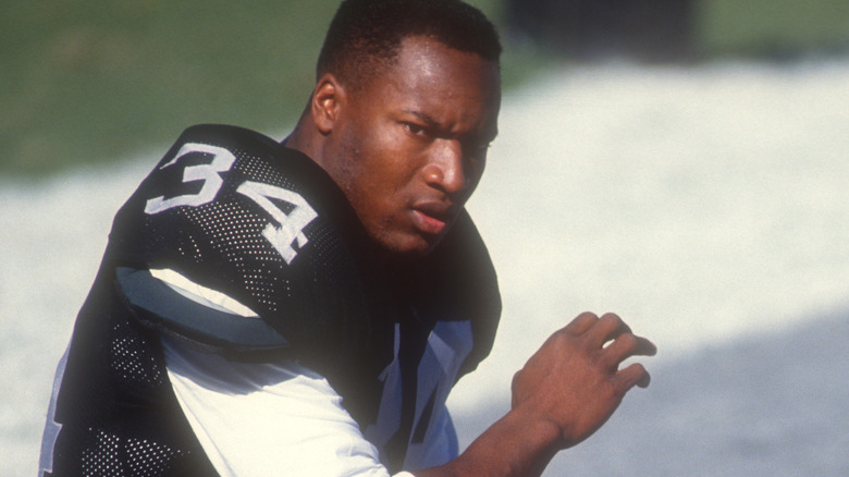 Bo Jackson sitting down in football kit