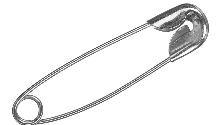 Image of a safety pin