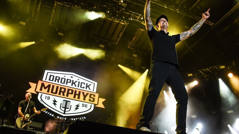 dropkick murphys al barr on stage pointing to the sky