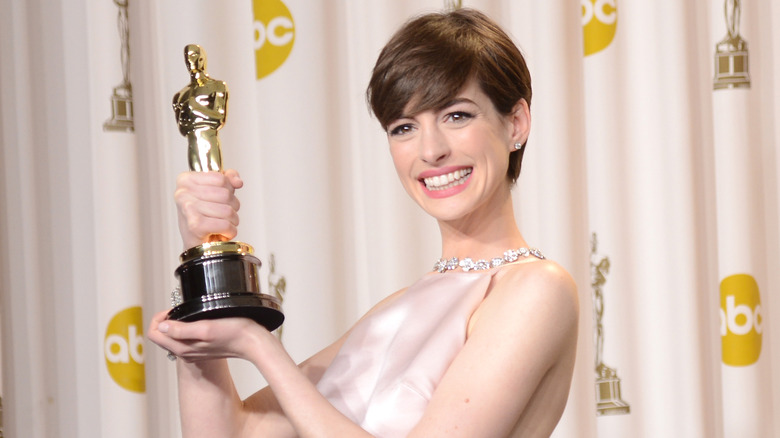 Anne Hathaway winning an Oscar