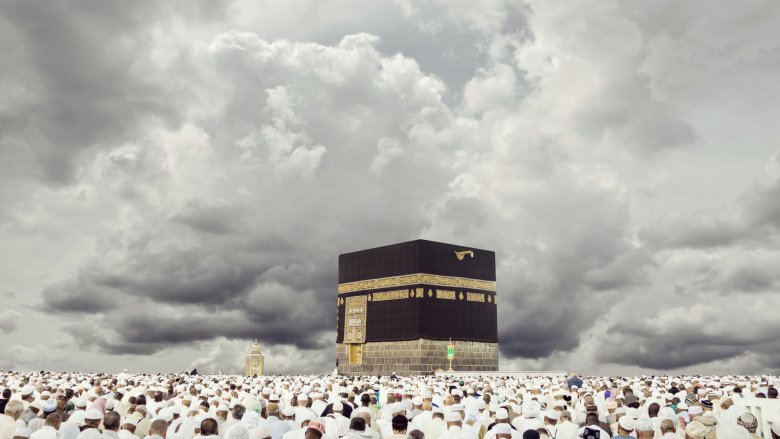 mecca people praying clouds