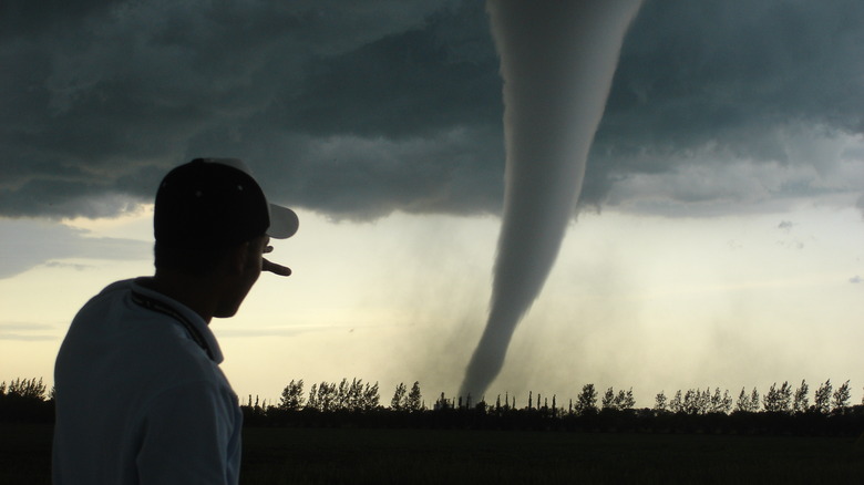 F5 tornado in Manitoba and man