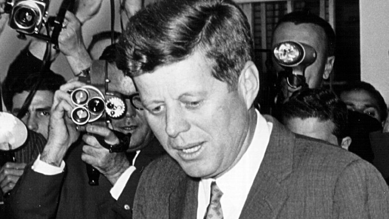 Bizarre Things That Never Made Sense About Jfks Assassination 