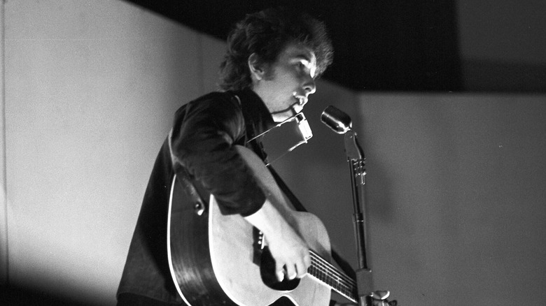 Bob Dylan performing live