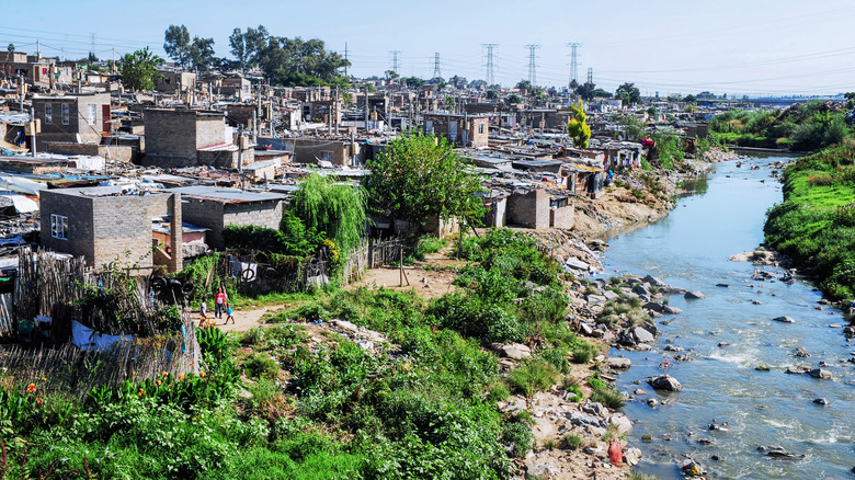 shacks on the banks of the Jukskei River