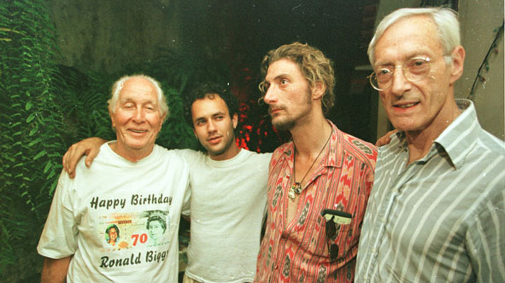 Ronnie Biggs and Bruce Reynolds with their sons in 1999
