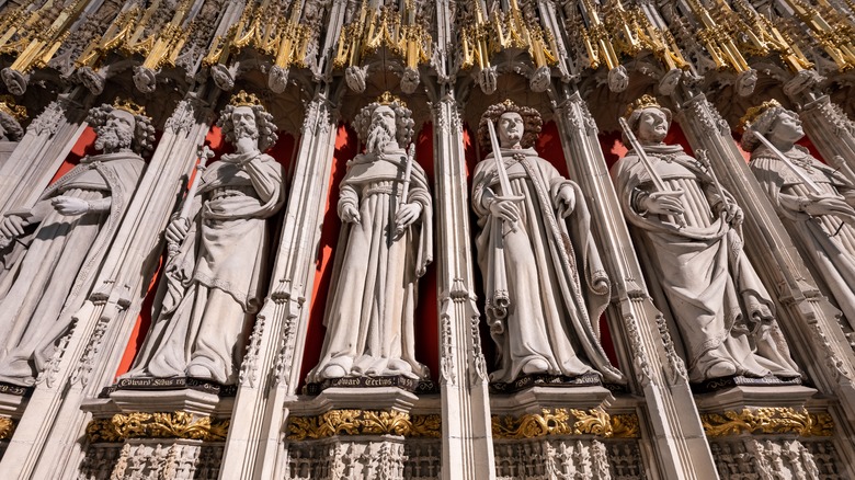 Statues of English kings