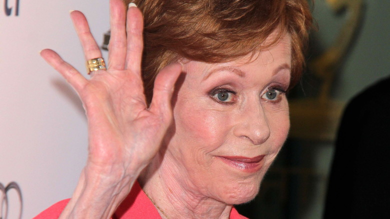 Carol Burnett waving