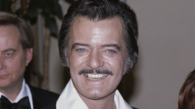 Robert Goulet performing