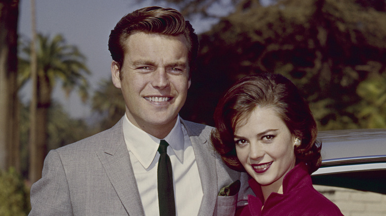 natalie wood robert wagner outside standing smiling