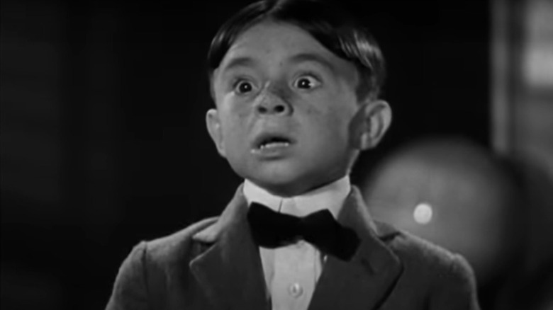 Child Carl "Alfalfa" Switzer singing bowtie suit